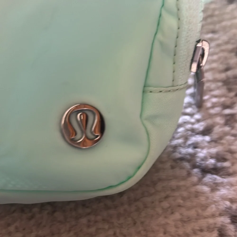 Lulumelon crossbody - Picture 4 of 4